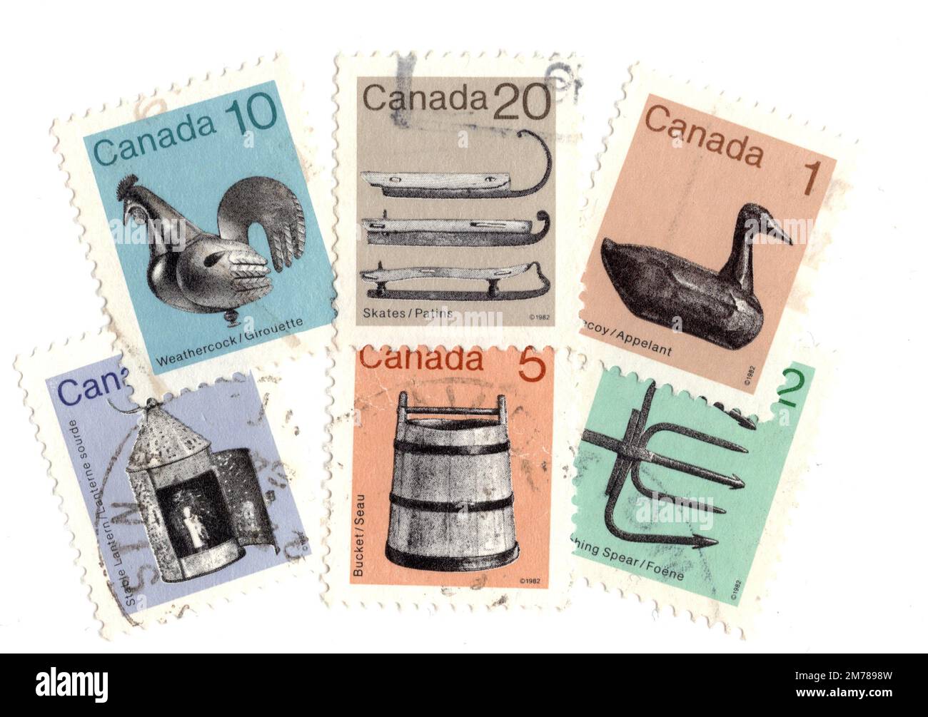 Alte Briefmarken aus Kanada isoliert auf weißem Hintergrund. Stockfoto