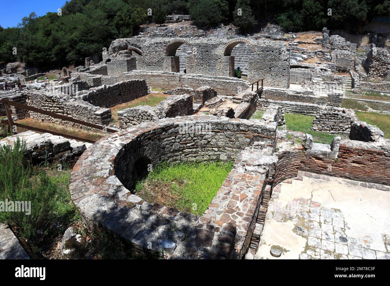 Ruinen der römischen Kolonialgebäude, antikes Butrint, UNESCO-Weltkulturerbe, Butrint-Nationalpark, Saranda-Viertel, Südalbanien, Europa Stockfoto