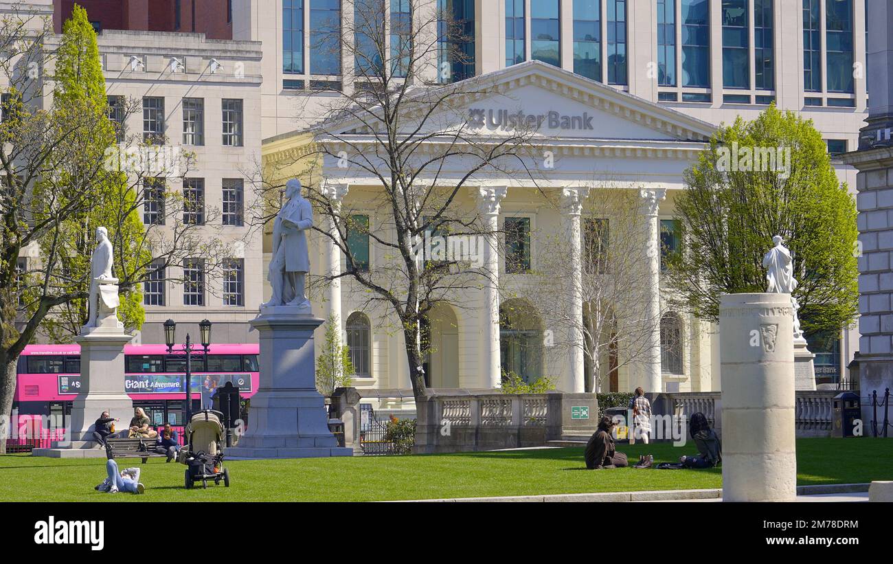 Gebäude der Ulster Bank im Stadtzentrum von Belfast - BELFAST, Großbritannien - 25. APRIL 2022 Stockfoto