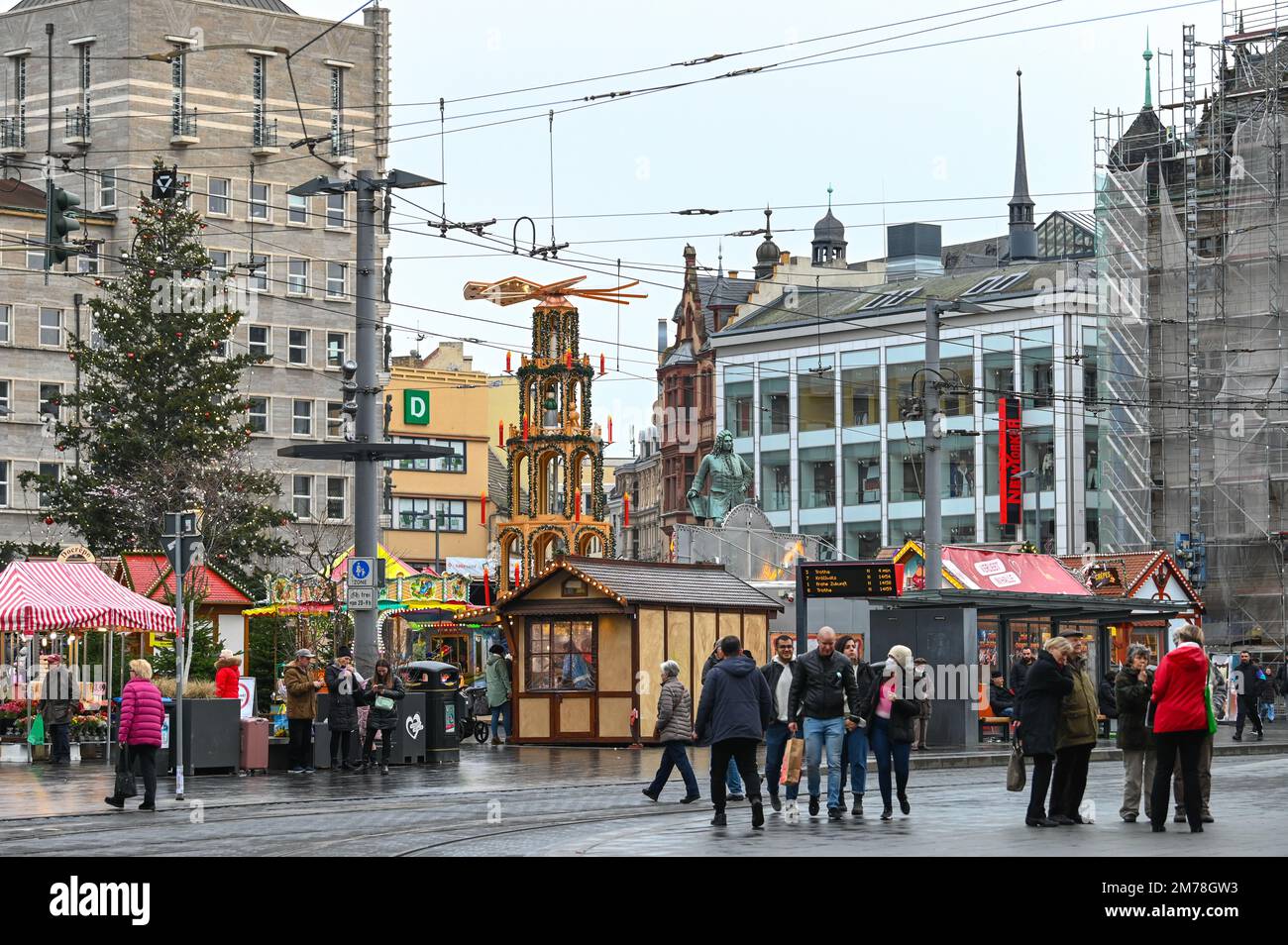 08. Januar 2023, SachsenAnhalt, Halle (Saale) Wintermarkt auf dem
