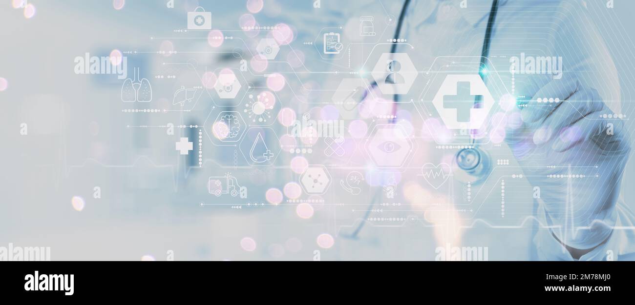 Medizin Arzt mit modernen Computer diagnostizieren virtuelle elektronische Krankenakte des Patienten auf Interface.Digital Healthcare und Netzwerk auf moderne virt Stockfoto