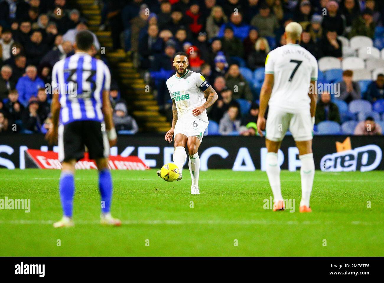 Hillsborough Stadium, Sheffield, England - 7. Januar 2023 Jamaal Lascelles (6) of Newcastle United - während des Spiels Sheffield Wednesday V Newcastle United, Emirates FA Cup, 2022/23, Hillsborough Stadium, Sheffield, England - 7. Januar 2023 Kredit: Arthur Haigh/WhiteRosePhotos/Alamy Live News Stockfoto