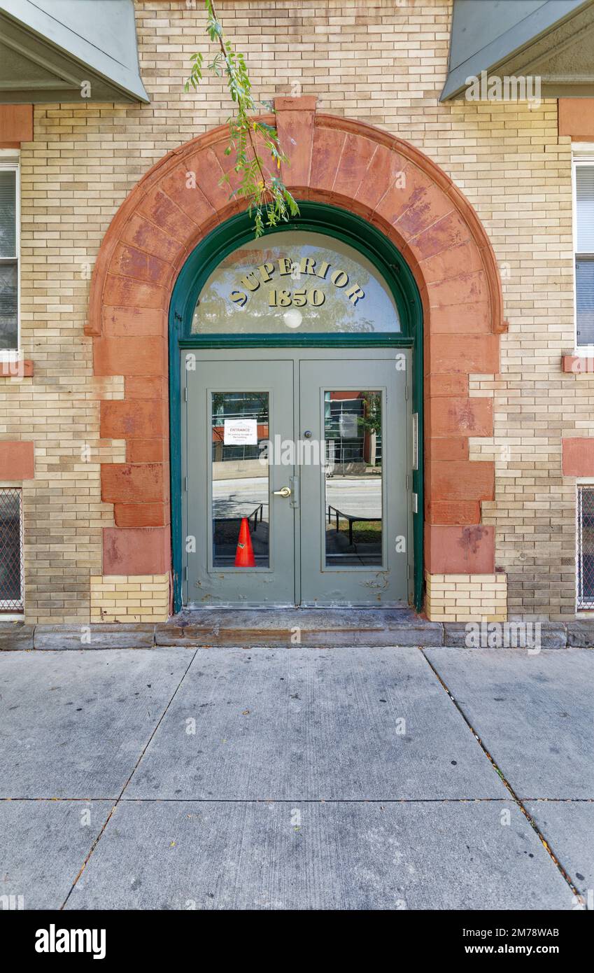 Superior Apartments, ursprünglich Burrows Apartments, entworfen von Tenbusch & Hill und 1901 erbaut. Teil des historischen Viertels der Superior Avenue. Stockfoto