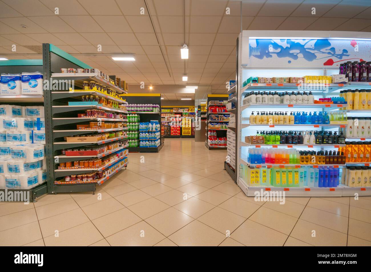 Valencia, Spanien - 01. Juli 2019: Supermarkt Mercadona ist die größte Supermarktkette in Spanien Stockfoto