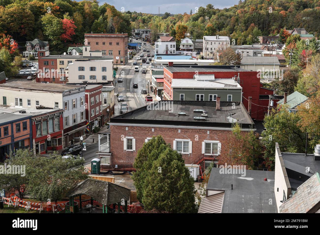 Saranac Lake ist ein Dorf im Bundesstaat New York. Das Dorf ist bekannt als obere, mittlere und untere Saranac Seen in der Nähe. Es liegt im Adirondack Park jus Stockfoto