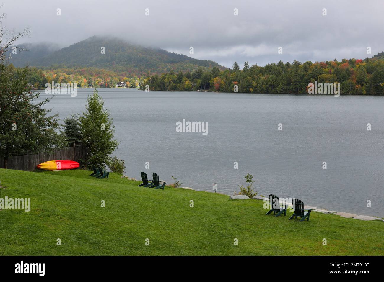 Saranac Lake ist ein Dorf im Bundesstaat New York. Das Dorf ist bekannt als obere, mittlere und untere Saranac Seen in der Nähe. Es liegt im Adirondack Park jus Stockfoto
