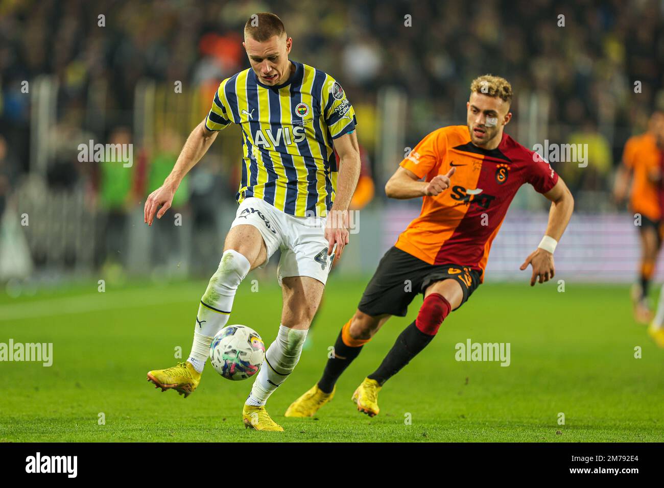 ISTANBUL, TURKIYE - 8. JANUAR: Attila Szalai von Fenerbahce während des türkischen Super-Lig-Spiels zwischen Fenerbahce und Galatasaray im Sukru Saracoglu-Stadion am 8. Januar 2023 in Istanbul, Turkiye (Foto: /Orange Pictures) Stockfoto