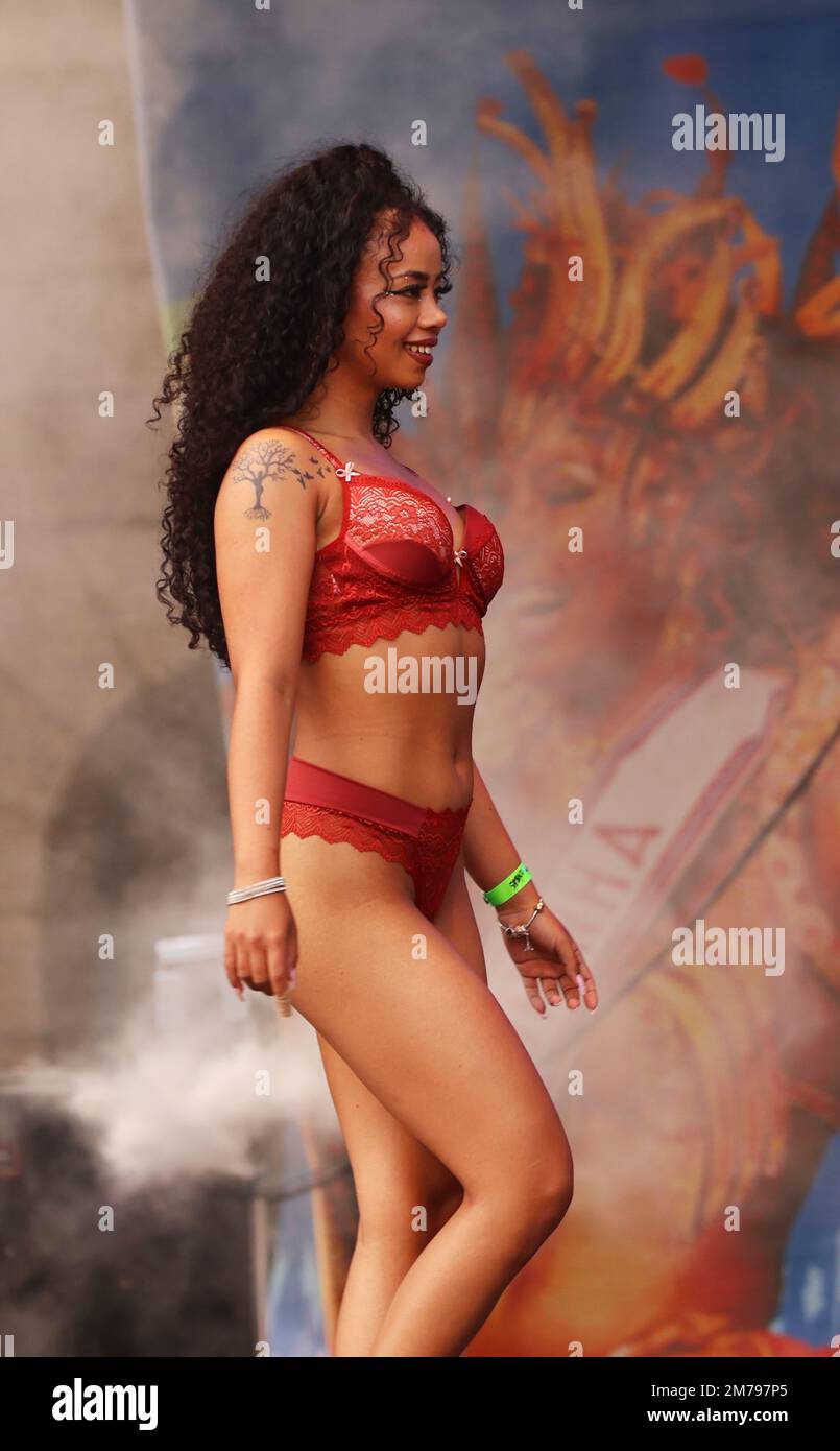 Dessous Show, Reizwäsche, Catwalk, Samba Festival, Schöne Frau, Sexy,  Emotion, Sinnlichkeit, Erotik, Tanz, Musik, Ausdruck, Samba Fest Coburg  Stockfotografie