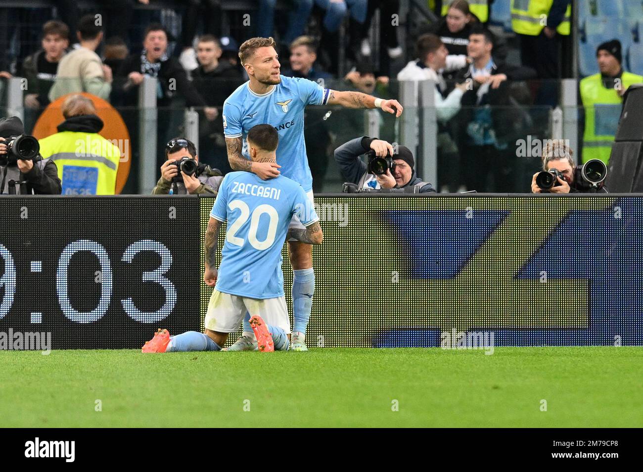 Mattia Zaccagni jubelt mit Ciro Immobile von SS Lazioafter und erzielt