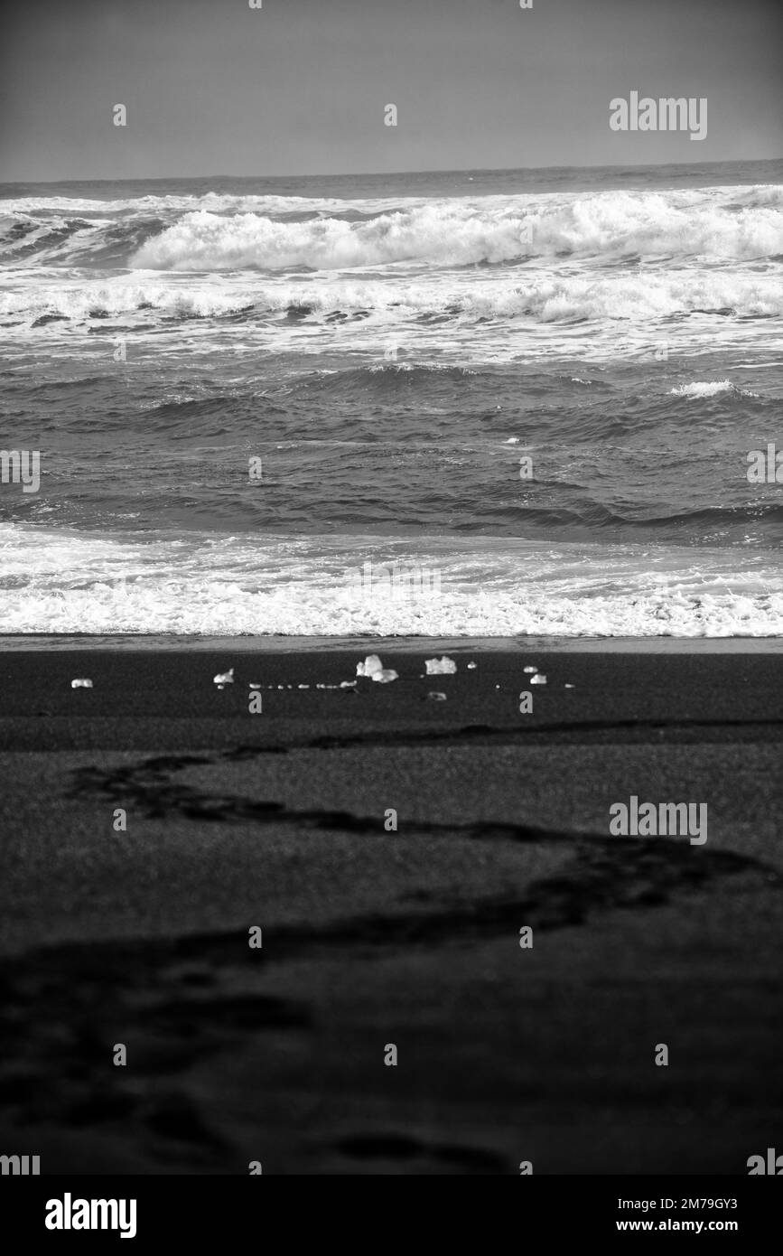 Der Strand am Schwarzen Meer bei Jokulsarlon Stockfoto