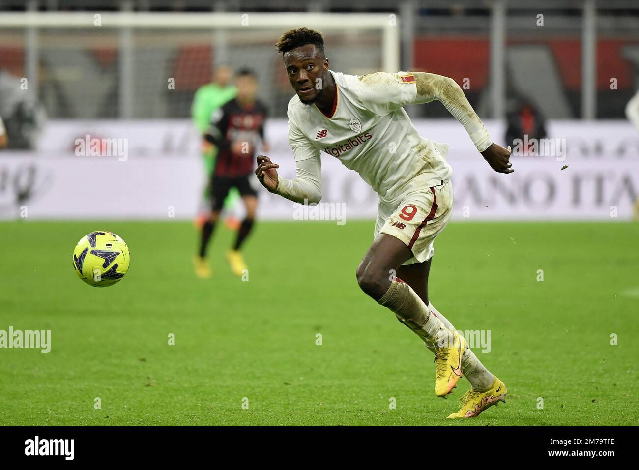 Mailand, Italien. 08. Januar 2023. Tammy Abraham von AS Roma während des Fußballspiels der Serie A zwischen AC Milan und AS Roma im Stadion San Siro in Mailand (Italien), Januar 8. 2023. Foto Andrea Staccioli/Insidefoto Credit: Insidefoto di andrea staccioli/Alamy Live News Stockfoto