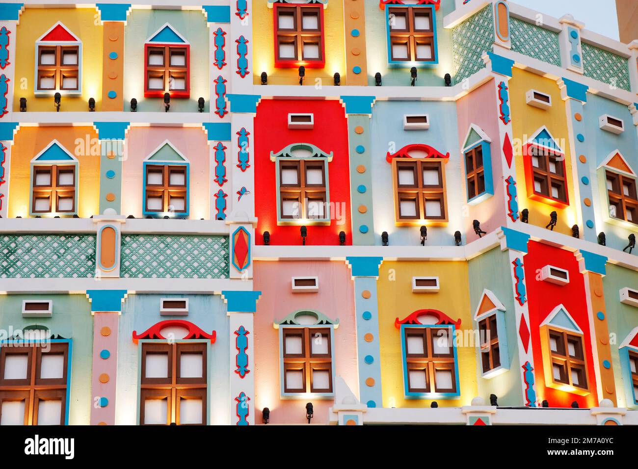 jemenis authentisches traditionelles Haus oder farbenfrohes Gebäudedesign Stockfoto