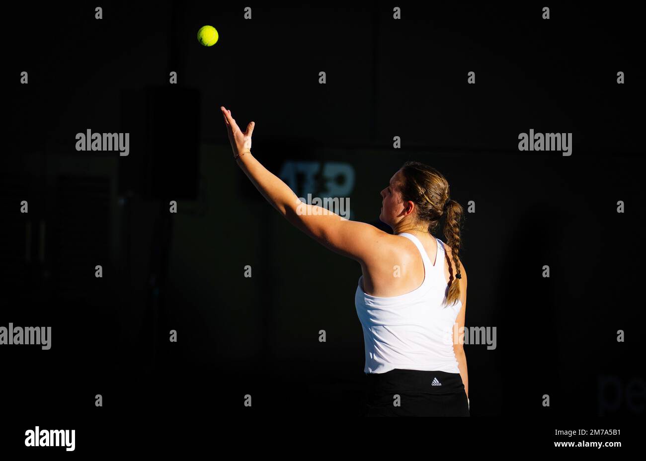 Jule Niemeier von Deutschland in Aktion während der ersten Qualifikationsrunde beim 2023 Adelaide International 2, WTA 500 Tennis Turnier am 7. Januar 2023 in Adelaide, Australien - Foto: Rob Prange/DPPI/LiveMedia Stockfoto