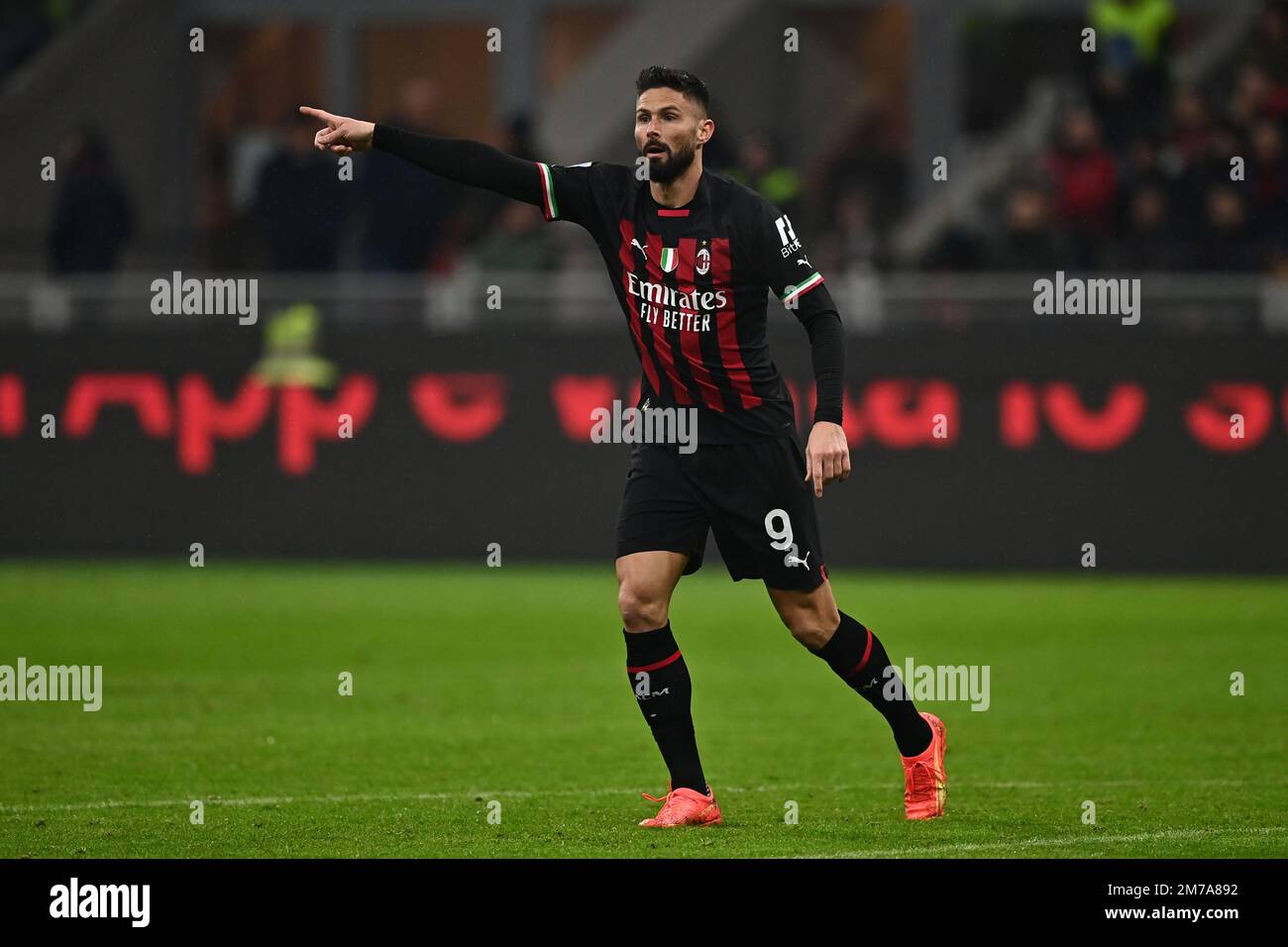 Mailand, Italien. 08. Januar 2023. Olivier Giroud (Mailand) beim Spiel der italienischen „Serie A“ zwischen Mailand 2-2 Roma im Giuseppe Meazza Stadion am 08. Januar 2023 in Mailand, Italien. Kredit: Maurizio Borsari/AFLO/Alamy Live News Kredit: Aflo Co Ltd./Alamy Live News Stockfoto