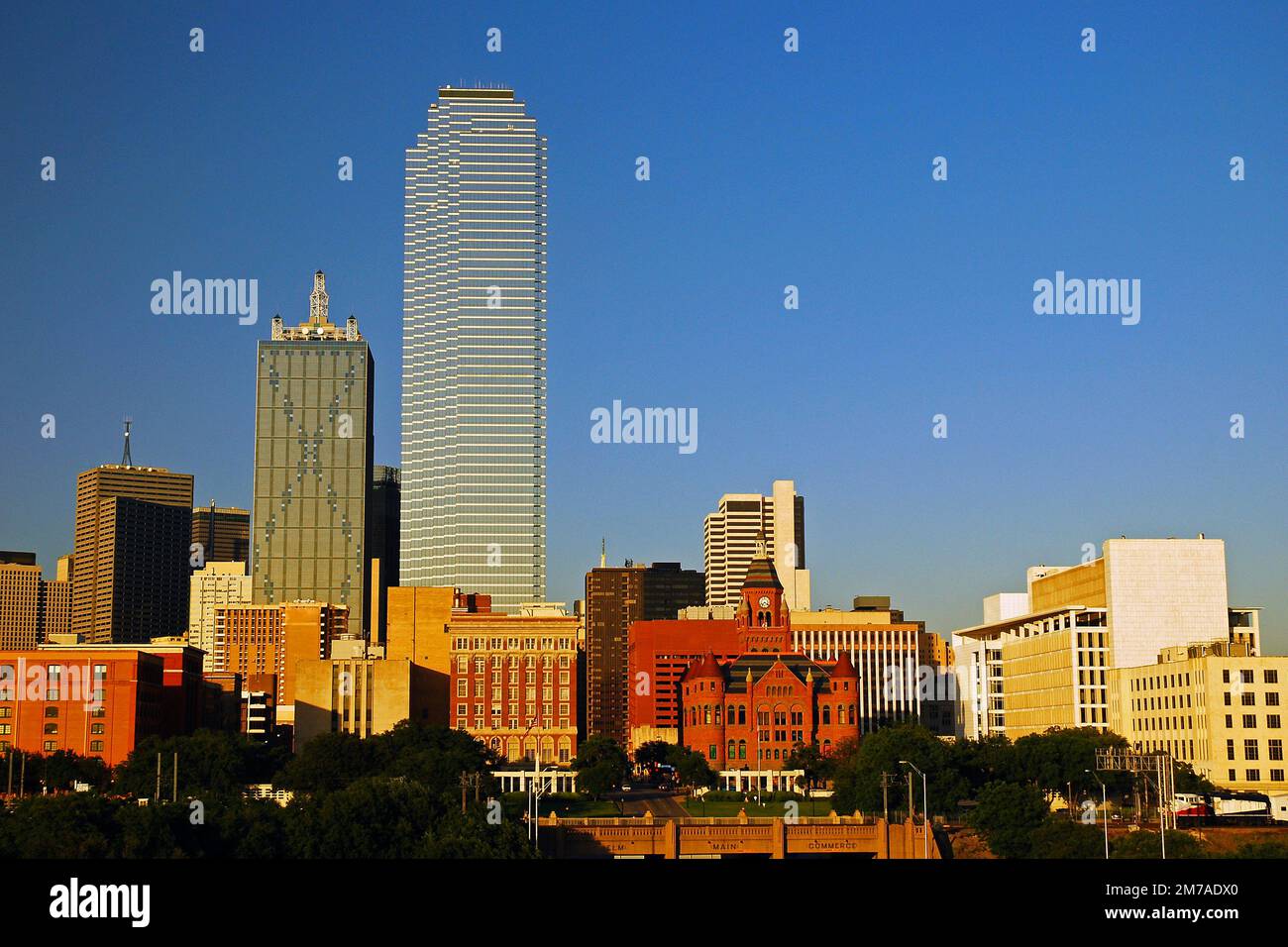 Die Skyline von Dallas, Texas, bietet moderne und klassische Architektur Stockfoto