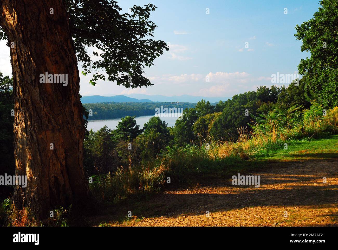 Blick auf den Hudson River vom Vanderbilt Mansion im Hyde Park, New York Stockfoto