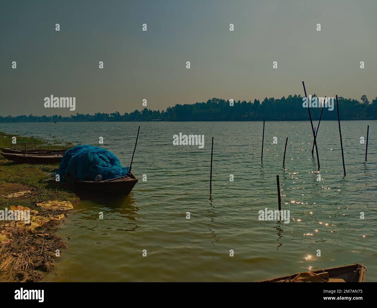 die seenwasserspiegelung im ländlichen indien Stockfoto