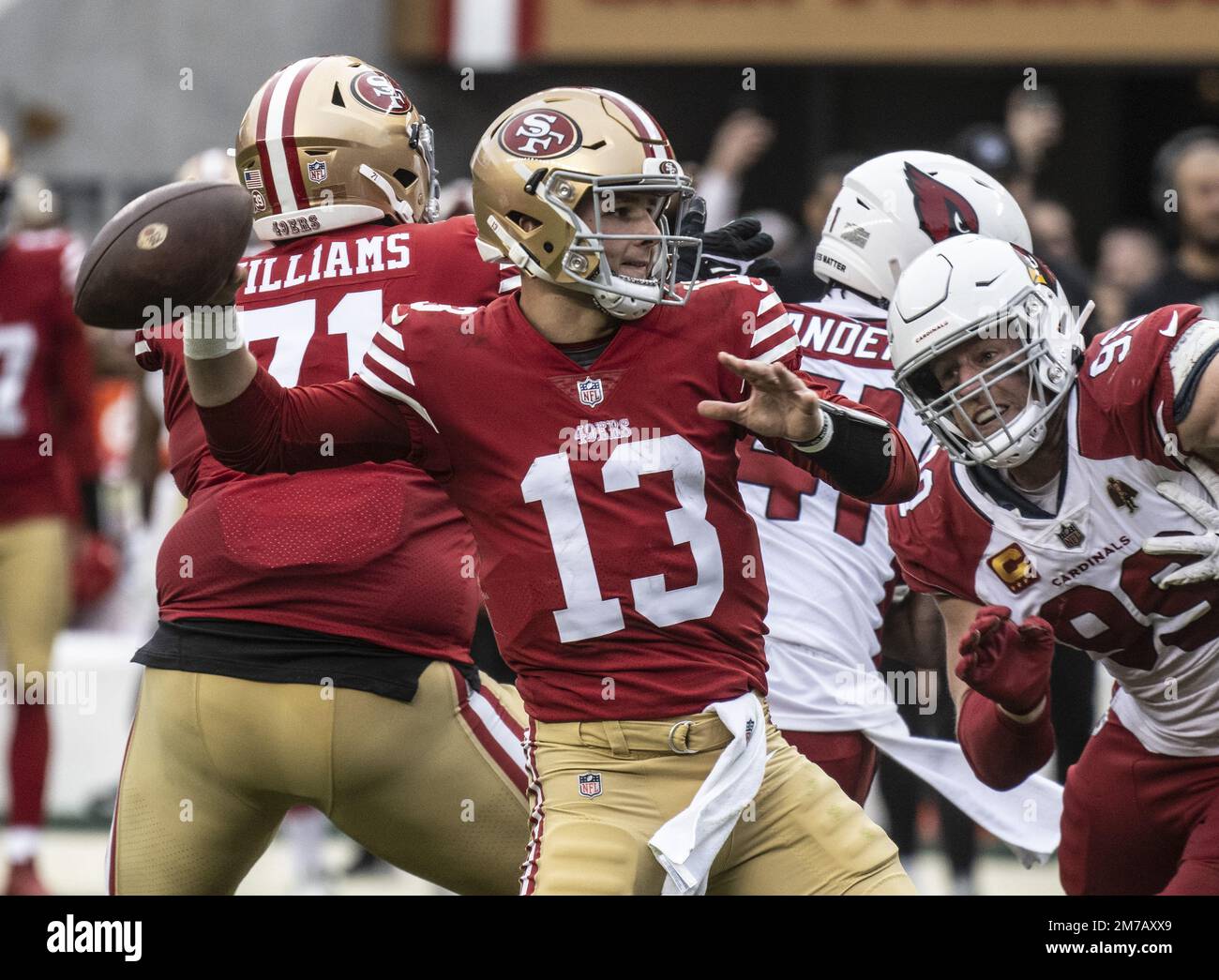 Santa Clara, Usa. 08. Januar 2023. San Francisco 49ers Quarterback Brock Purdy (13) tritt am Sonntag, den 8. Januar 2023, gegen die Arizona Cardinals im Levi's Stadium in Santa Clara, Kalifornien, an. Die 49ers besiegten die Cardinals 38-13. Foto: Terry Schmitt/UPI Credit: UPI/Alamy Live News Stockfoto