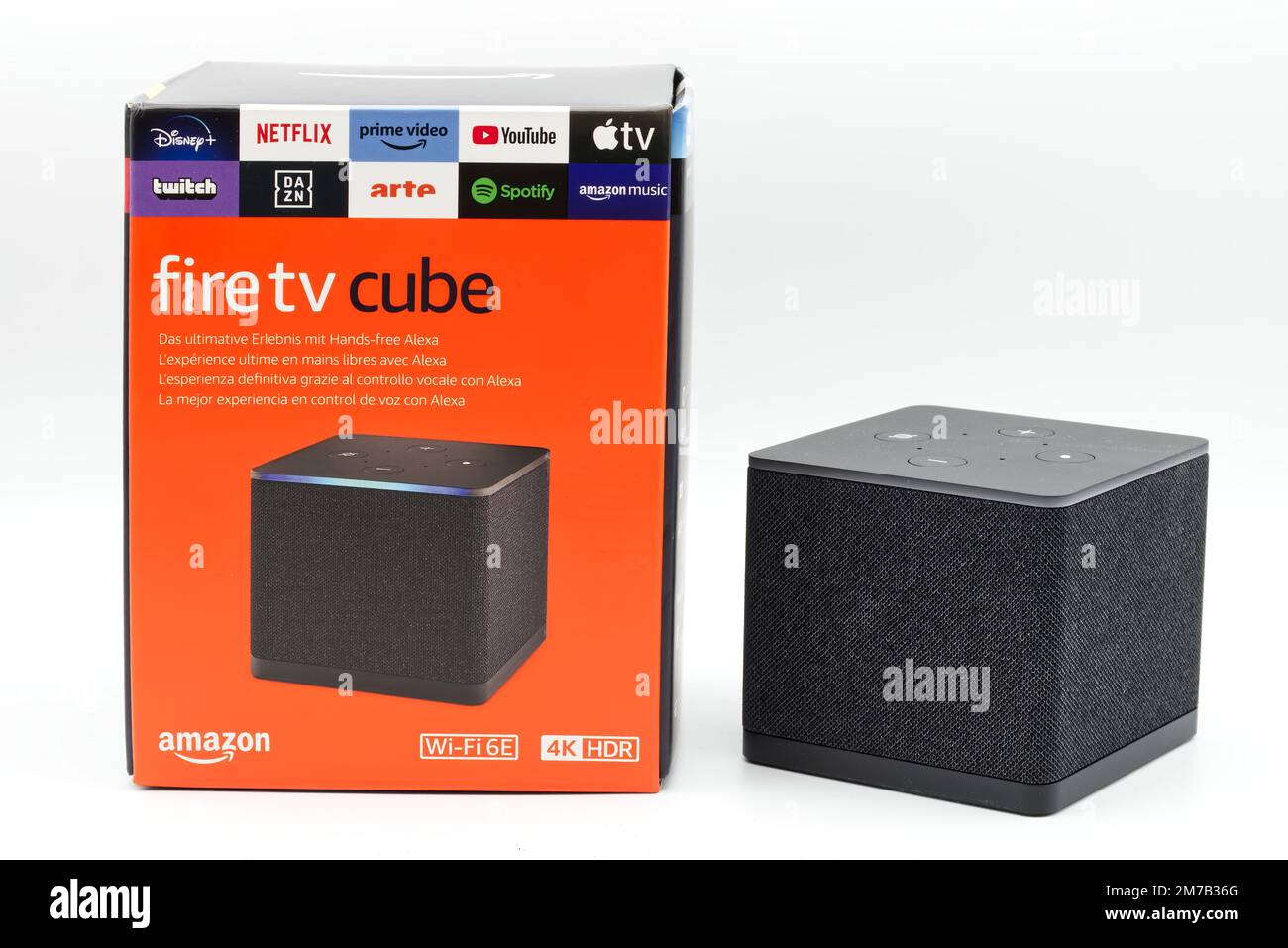 Amazon Fire TV Cube isoliert auf weißem Hintergrund. Stockfoto