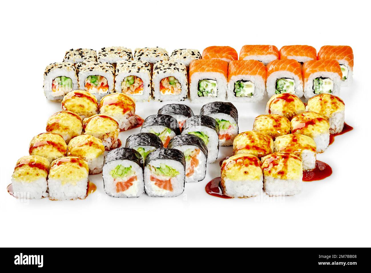 Set aus verschiedenen japanischen Sushi-Brötchen für Familienessen Stockfoto