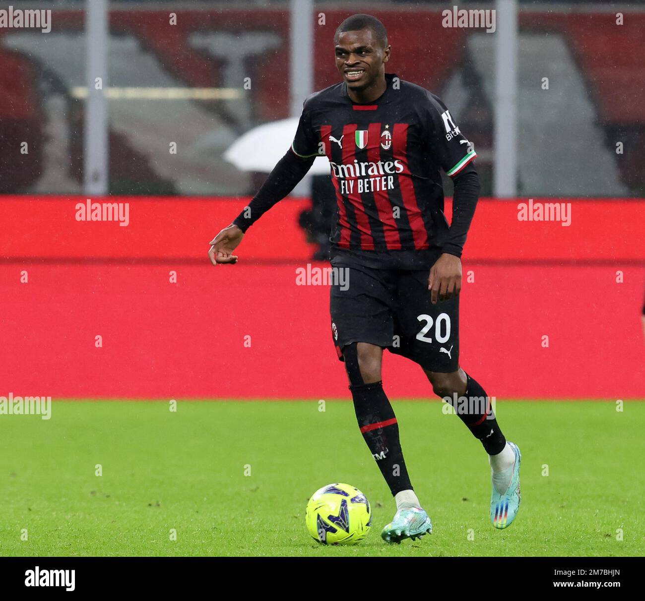 Mailand 08. Januar 2023 Stadio G Meazza Italienische Meisterschaft A Tim 2022/23 AC Milan - As Roma auf dem Foto : Kalulu ac Mailand Kredit: Christian Santi/Alamy Live News Stockfoto