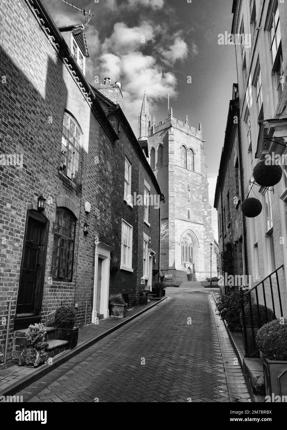 Entlang der Church Street zur St. Leonard's Church in Bridgnorth, Shropshire. Stockfoto