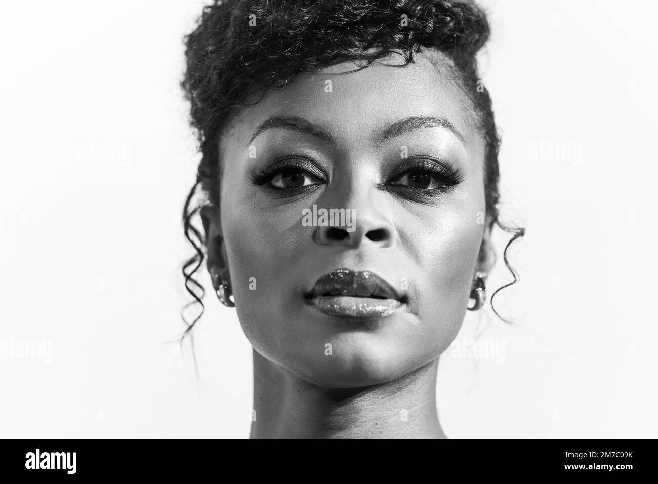 Danielle Deadwyler trägt ein Kleid von Prada und nimmt am 8. Januar