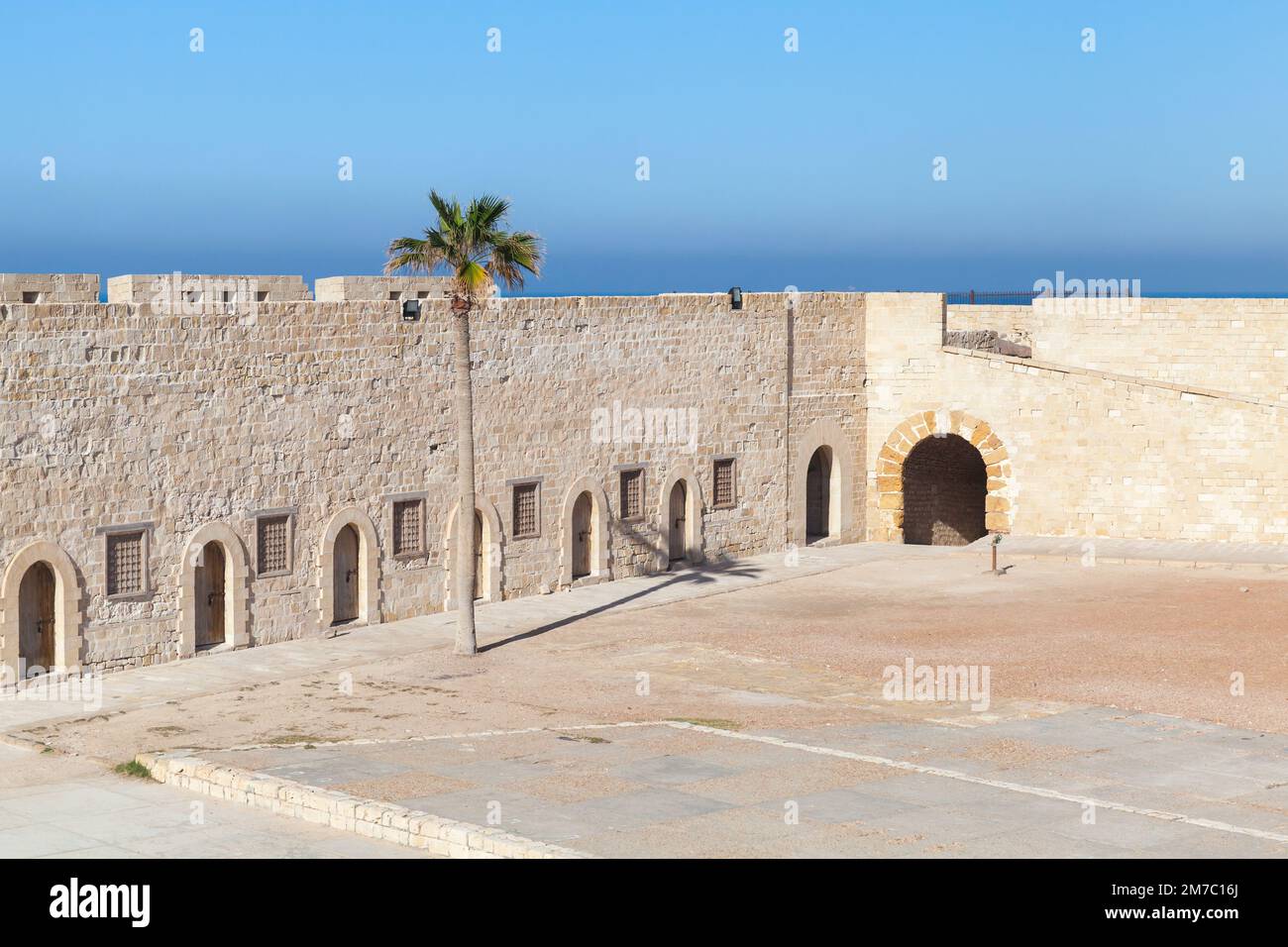 Zitadelle von Qaitbay oder Fort von Qaitbay, Festung aus dem 15. Jahrhundert an der Mittelmeerküste, Alexandria, Ägypten. Es war etabliert Stockfoto