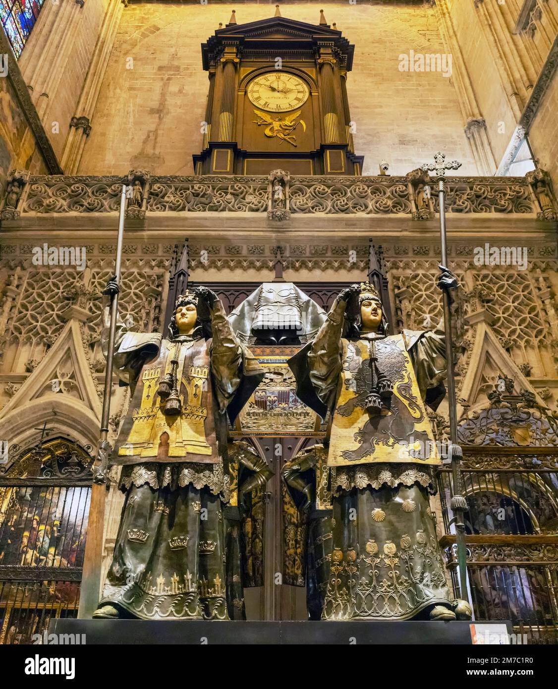 Das Grab des Entdeckers Christoph Kolumbus in der Kathedrale, Sevilla, Provinz Sevilla, Andalusien, Spanien. Kathedrale, Alcázar und Archivo de Indias Stockfoto