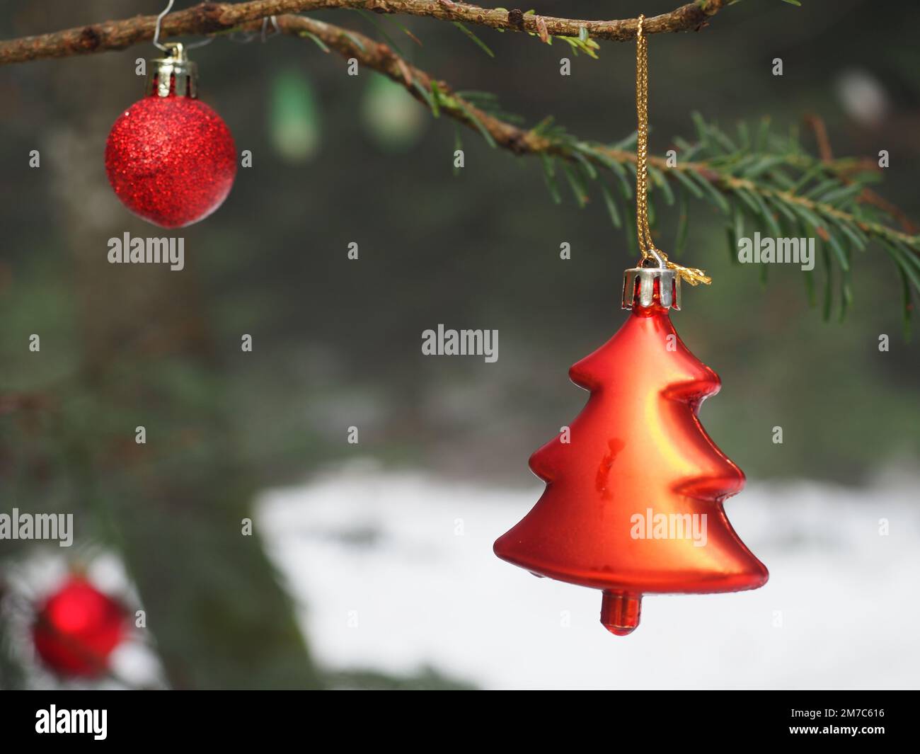 weihnachtsbaumschmuck in Baumform Stockfoto