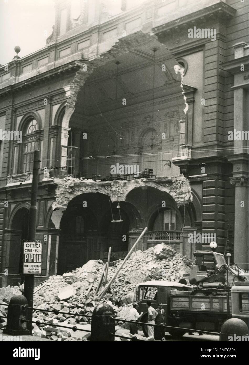 Galleria Principe di Napoli auf der Piazza Museo nach dem Einsturz der Straße, Neapel, Italien 1965 Stockfoto