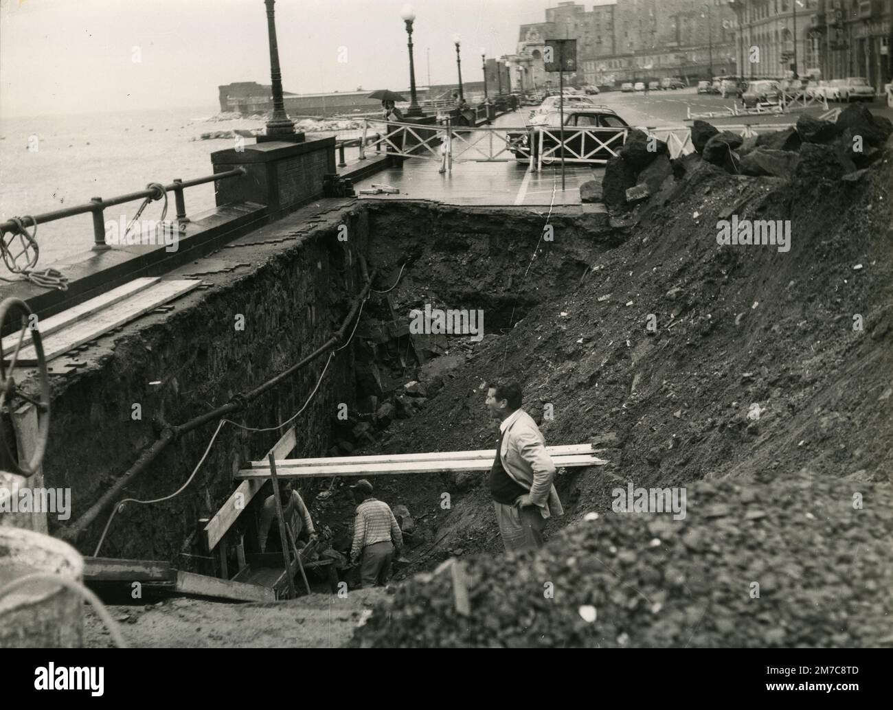 Via Nazario Sauro nach dem Einsturz der Straße, Neapel, Italien 1960er Stockfoto