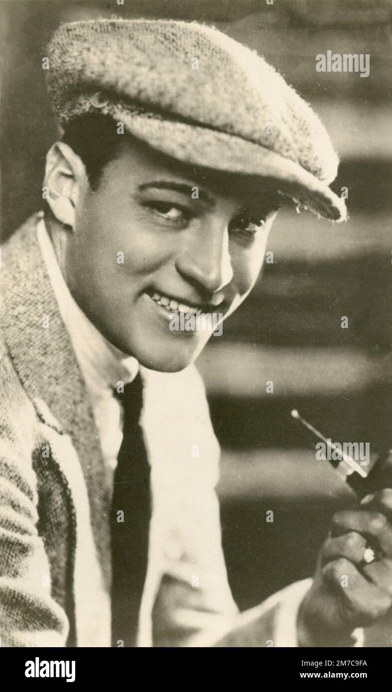 Porträt des italienischen Stummfilmdarstellers Rodolfo Valentino, 1920er Stockfoto