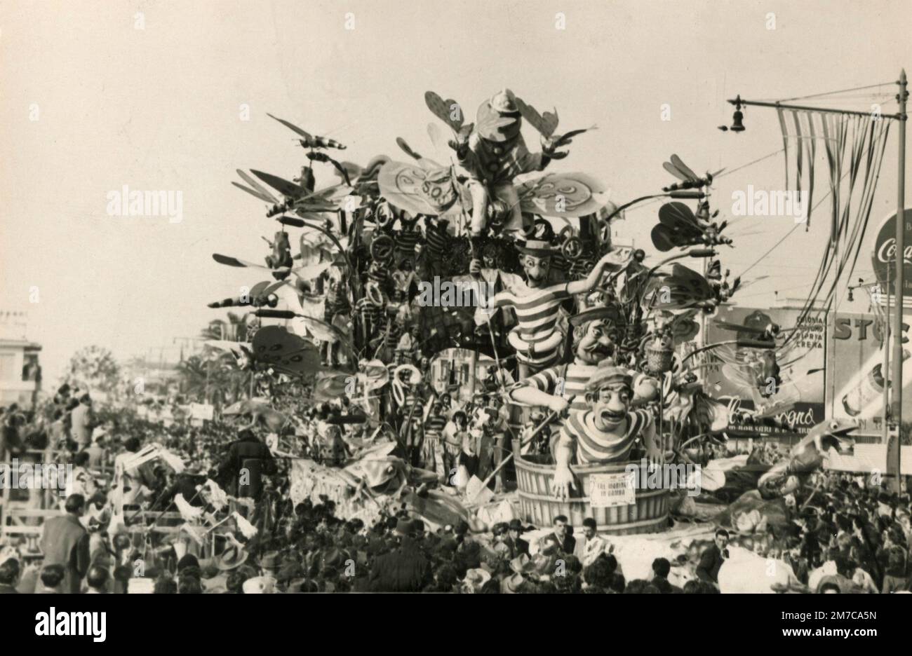 Karnevalswagen Tre Marinai in Gamba, Viareggio, Italien 1949 Stockfoto