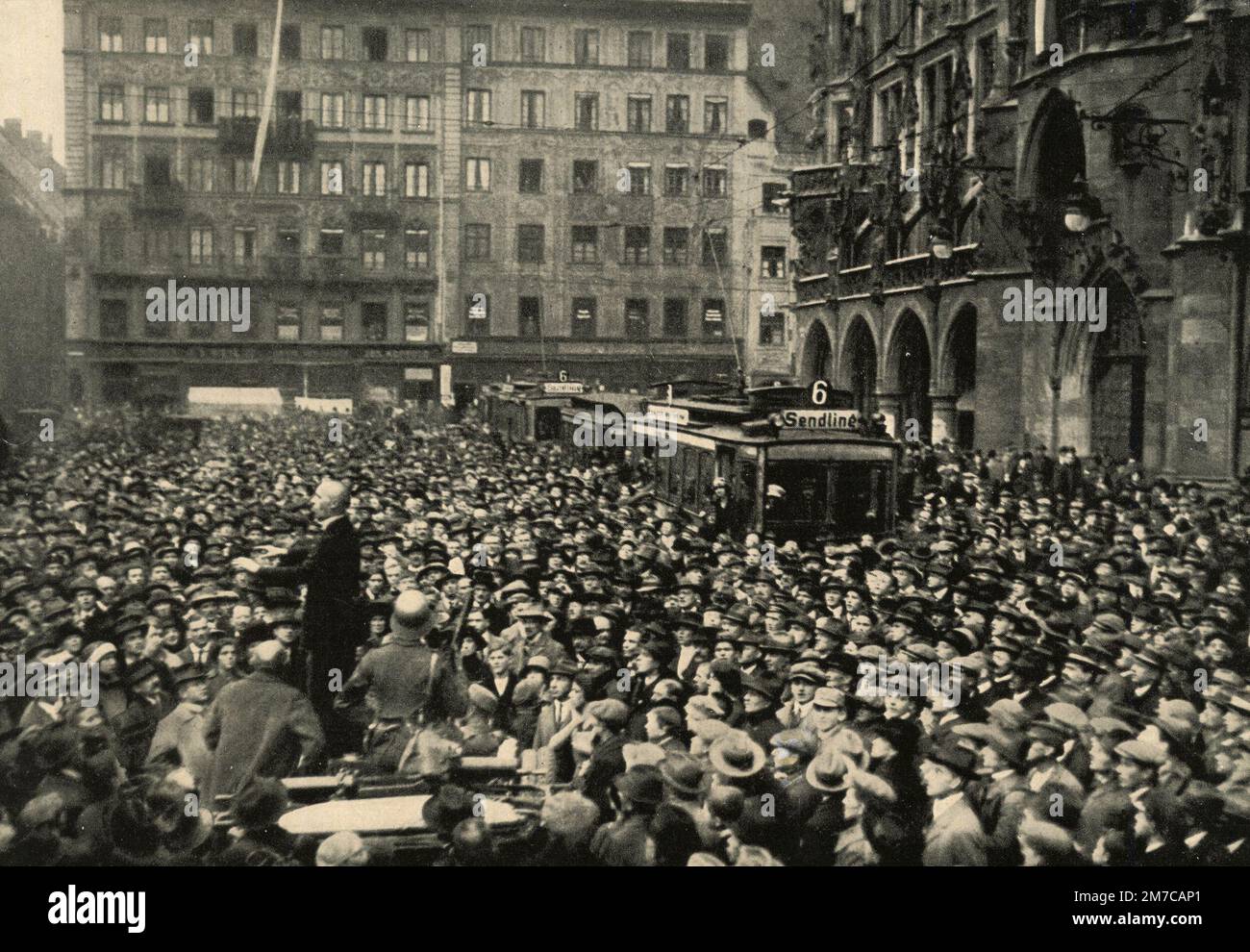 Nationale Revolution, die riesige Menge vor dem Rathaus, München, Deutschland 1923 Stockfoto