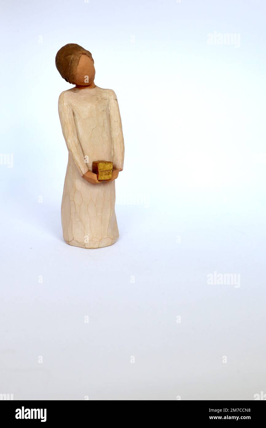 Weidenbaumschmuck von Susan Lordi. Produziert von Demarco. Jede ist einzeln benannt und datiert, wann sie in der Sammlung herauskam. Stockfoto