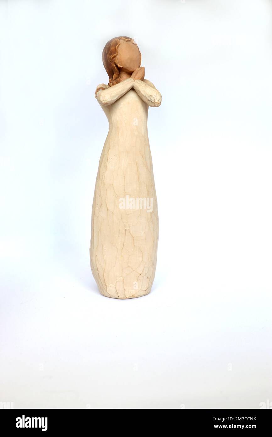 Weidenbaumschmuck von Susan Lordi. Produziert von Demarco. Jede ist einzeln benannt und datiert, wann sie in der Sammlung herauskam. Stockfoto