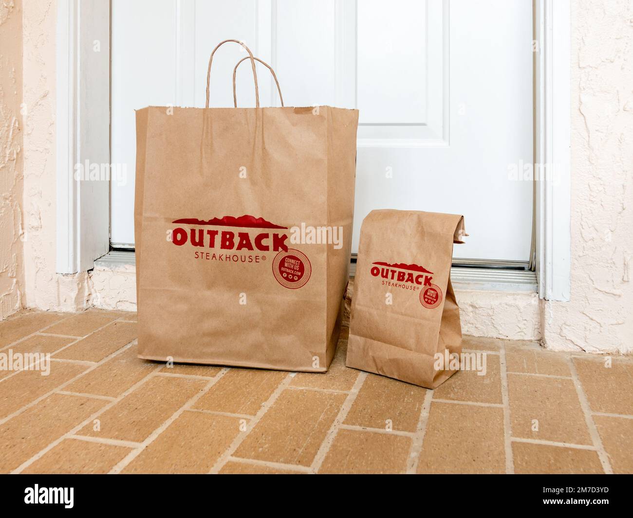 Outback Steakhouse, Speisen zum Mitnehmen, Lieferung direkt vor die Haustür. Stockfoto