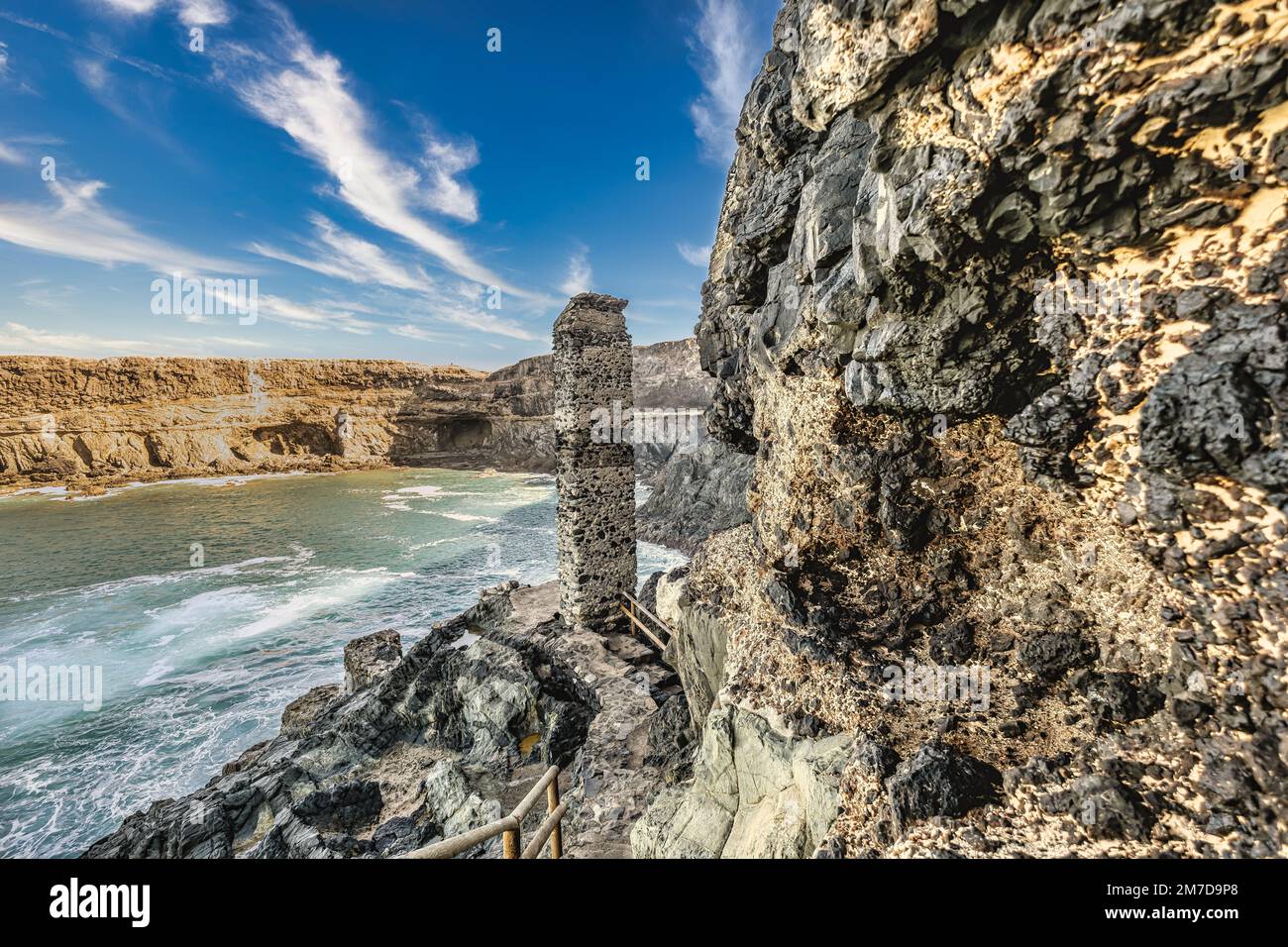 Klippen und Höhlen in der Nähe von Puerto de la Pena auf Fuerteventura, Spanien Stockfoto