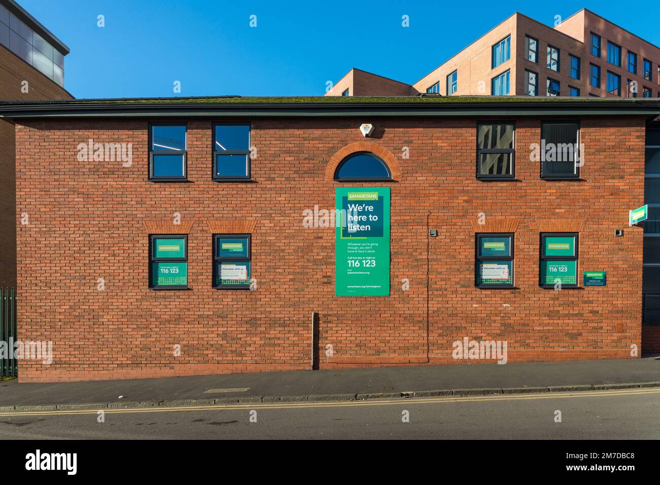 Schild vor dem Büro der Samaritaner im Stadtzentrum von Birmingham Stockfoto