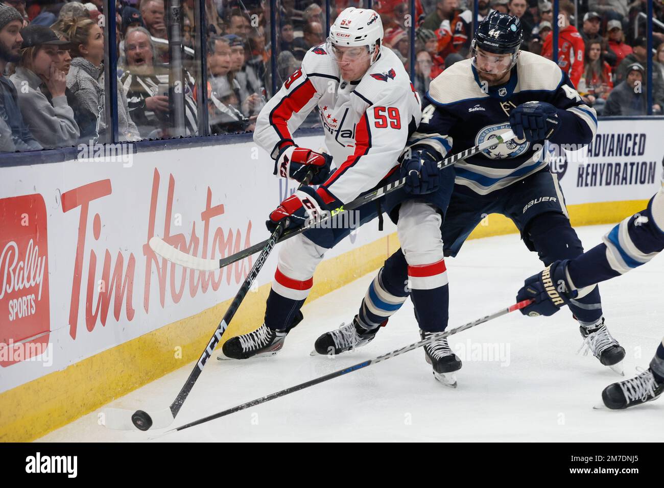 Washington Capitals' Aliaksei Protas, left, and Columbus Blue Jackets' Erik Gudbranson fight for the puck during the third period of an NHL hockey game on Thursday, Jan. 5, 2023, in Columbus, Ohio. (AP Photo/Jay LaPrete) Stockfoto
