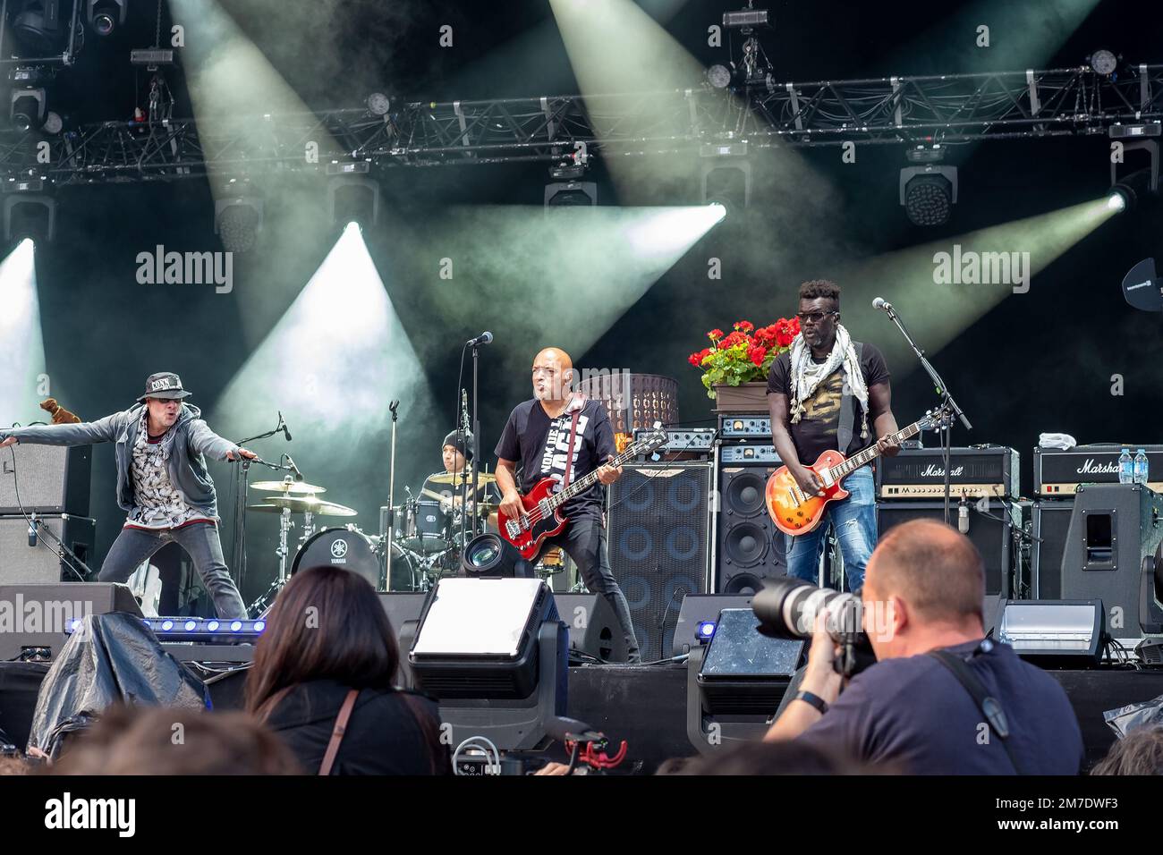 Französische Rockband Trust auf der Bühne Stockfoto