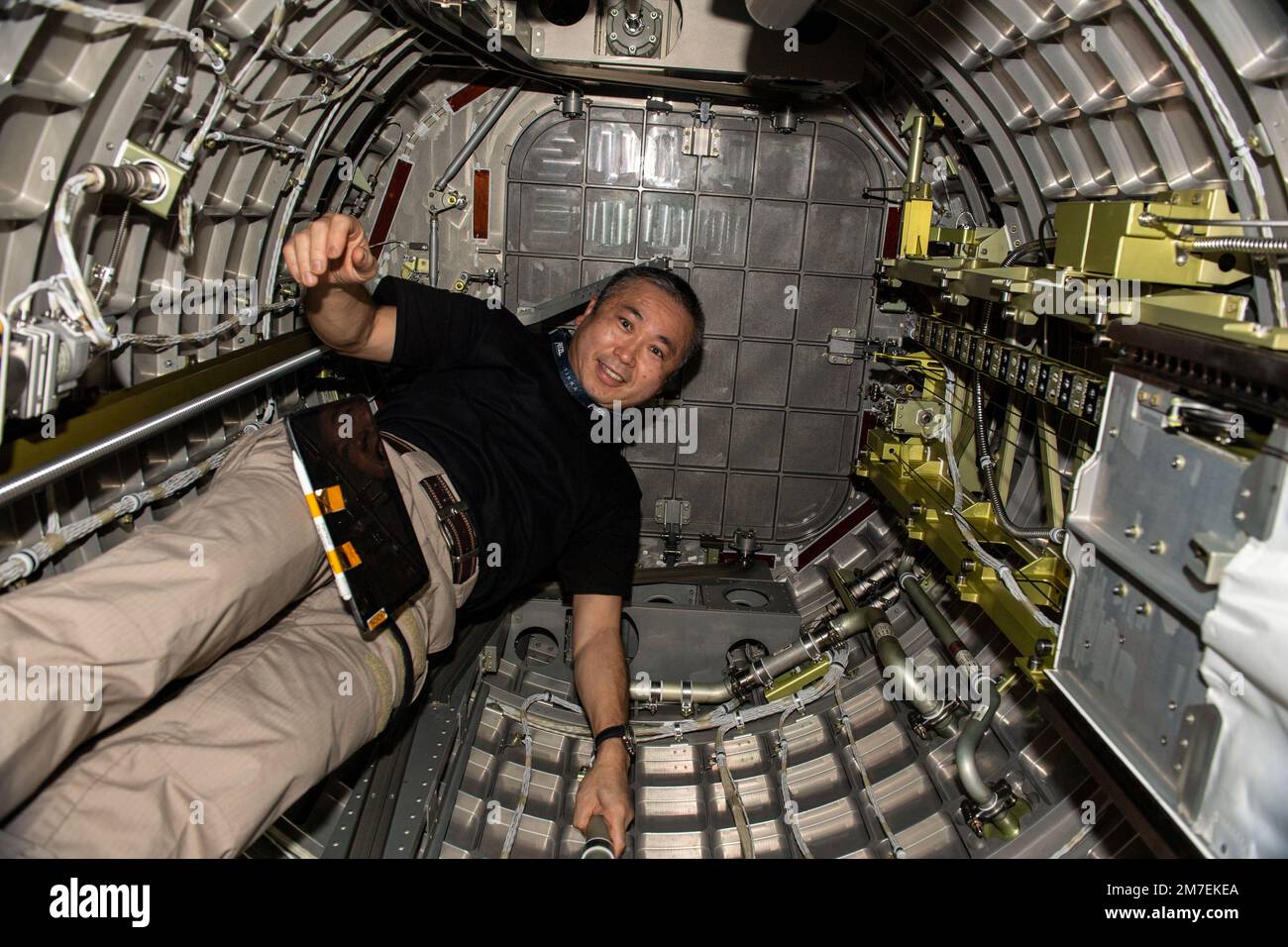 ISS - 04. Januar 2023 - ISS Expedition 68 Flugingenieur Koichi Wakata von der Japan Aerospace Exploration Agency (JAXA) ist im Inneren des Kibo l abgebildet Stockfoto