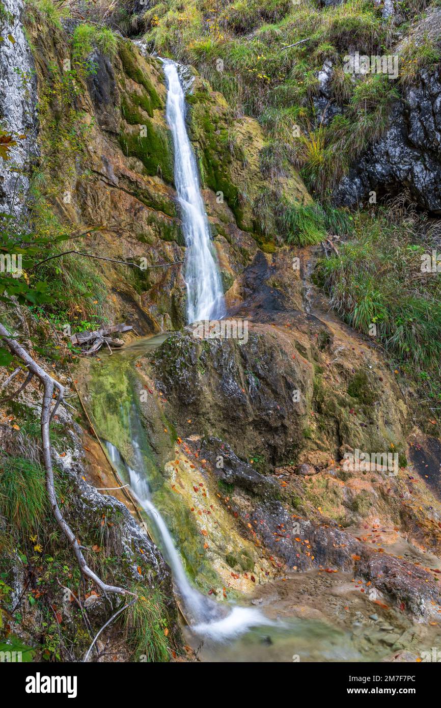 Wasserfall in der Rehbachklamm-Schlucht bei Scheffau, Wilder Kaiser, Tirol, Österreich Stockfoto