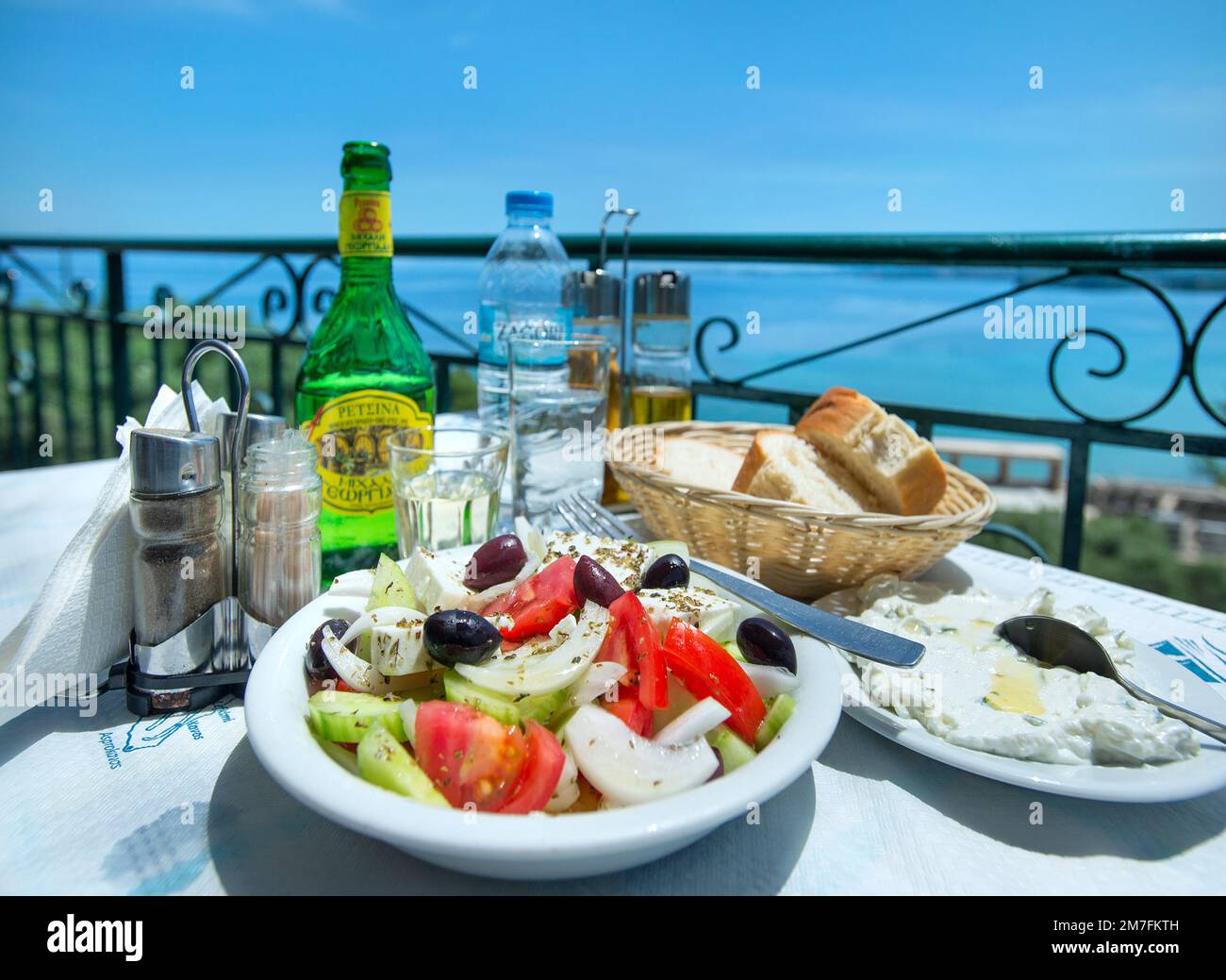 Griechischer Salat, Korfu, Ionische Inseln, Griechenland Stockfoto