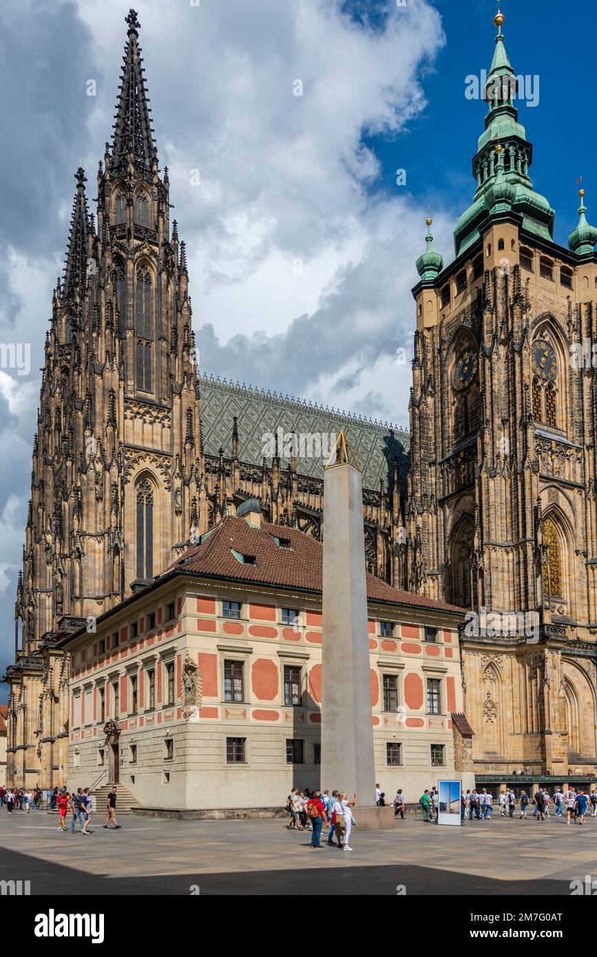 Blick von der rechten Ecke der Kathedrale St. Vitus. Stockfoto