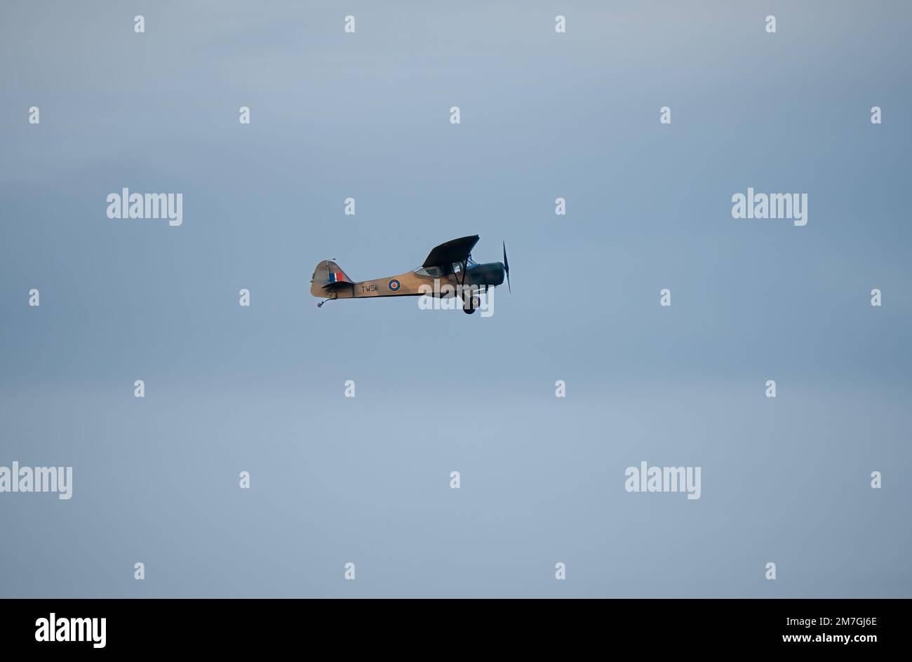 TW511 Auster 5 G-APAF Vintage Army Verbindungs- und Beobachtungsflugzeug im Flug Stockfoto