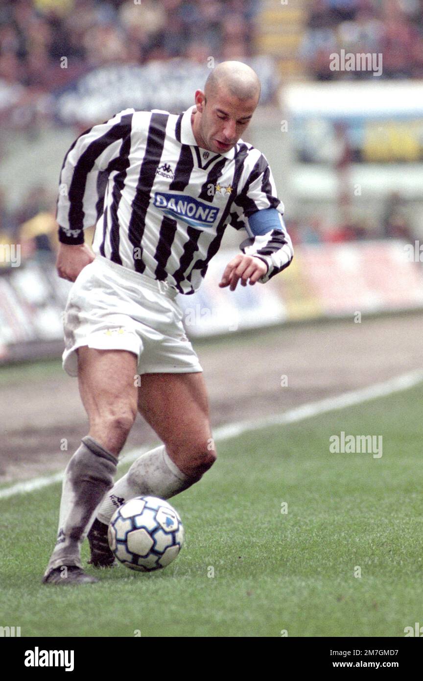 Gianluca vialli 1994 Fotos und Bildmaterial in hoher Auflösung Alamy