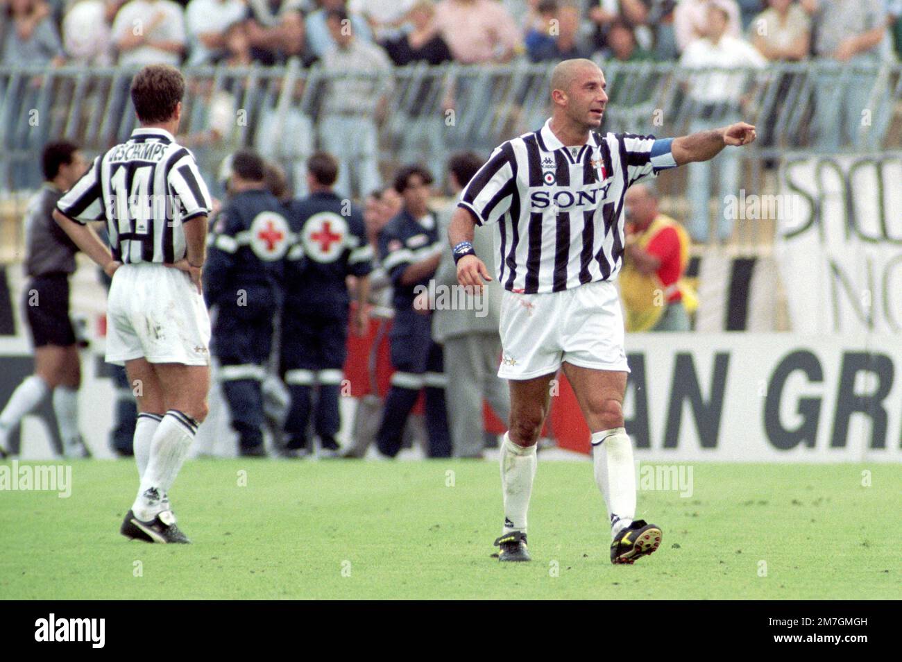 Gianluca vialli 1994 Fotos und Bildmaterial in hoher Auflösung Alamy