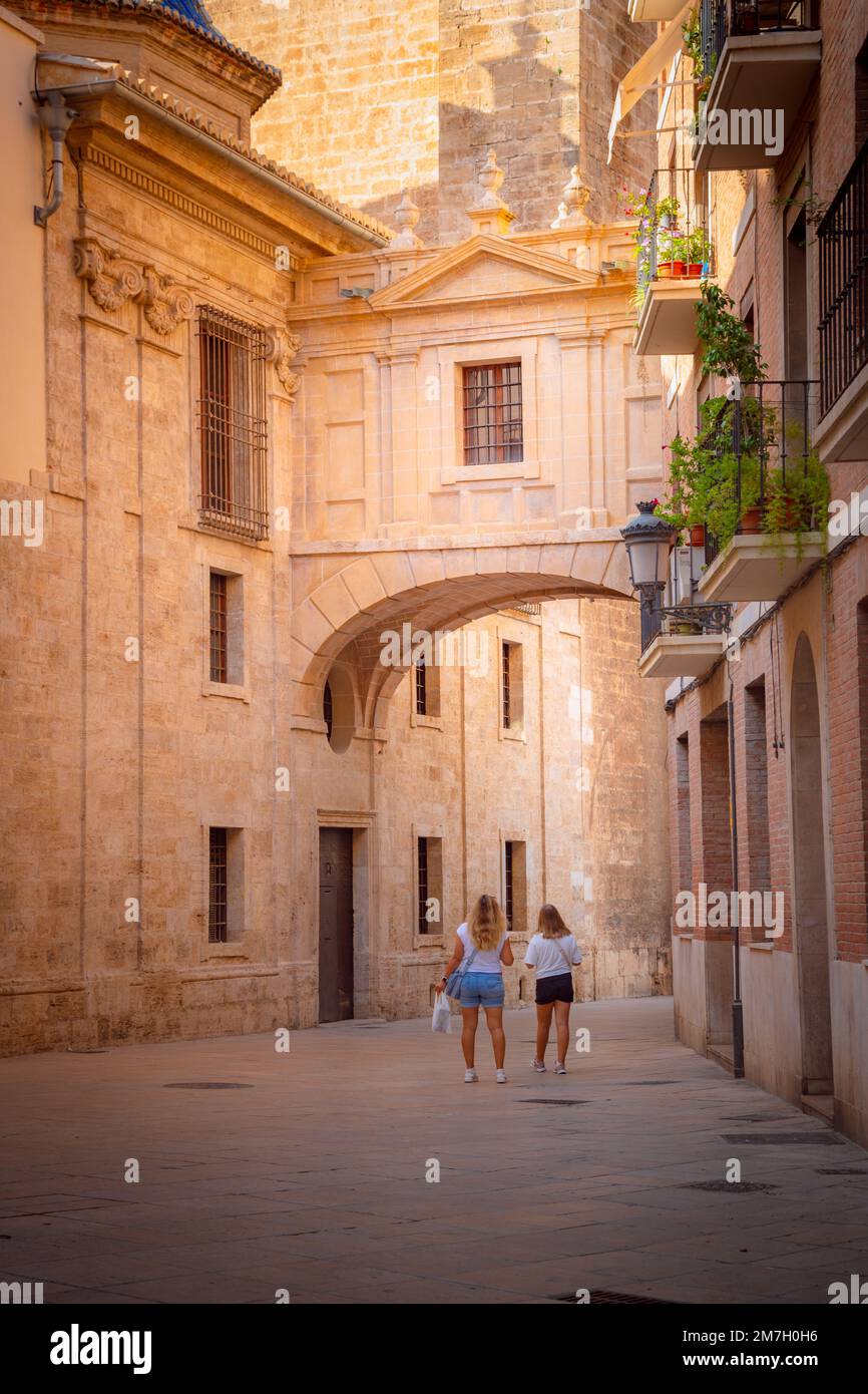 Straßen, Plätze und historische Gebäude in der Altstadt von Valencia, Spanien Stockfoto